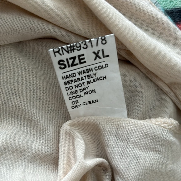 Italian silk blend sleeveless blouse - Picture 5 of 5